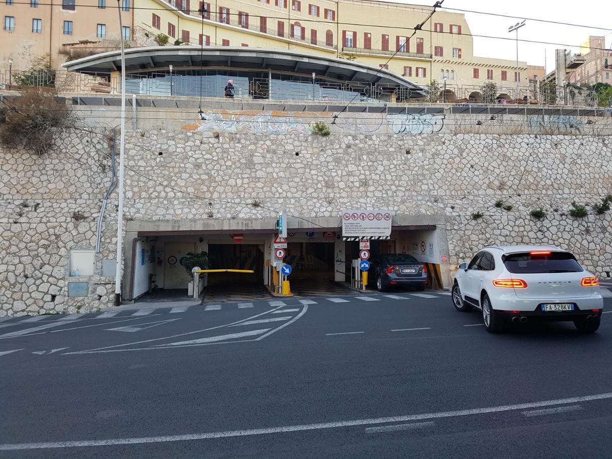 Studio Apartments Boutique Al Bastione Di كالياري الغرفة الصورة